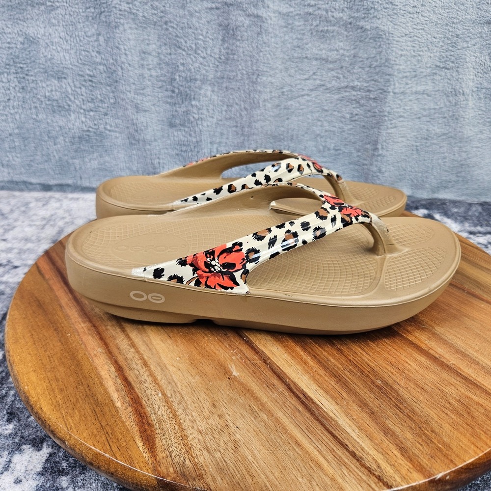 OOFOS OOlala Recovery Sandals Womens 6 Brown Leopard Floral Print Flip Flops